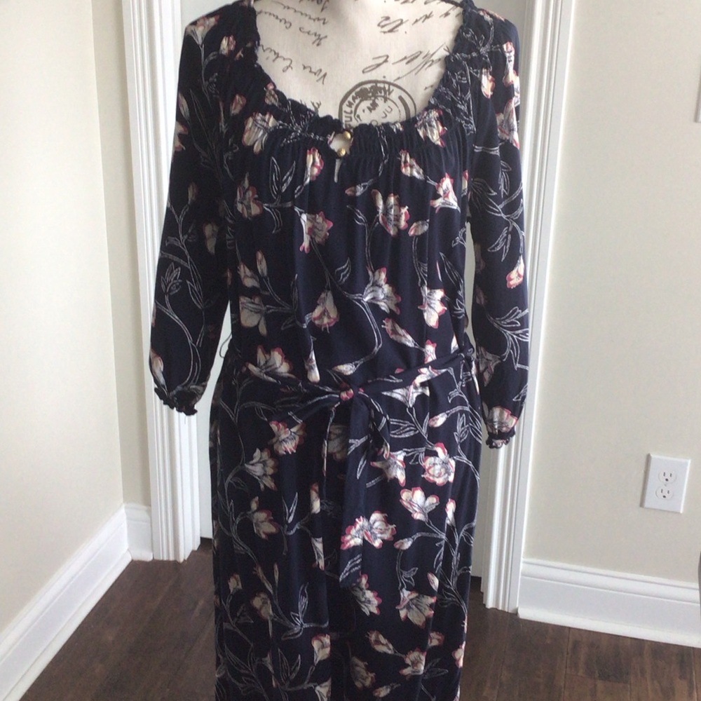 Women’s Lucky Brand Navy blue and Pink Floral Midi Dress keyhole neckline Sz M